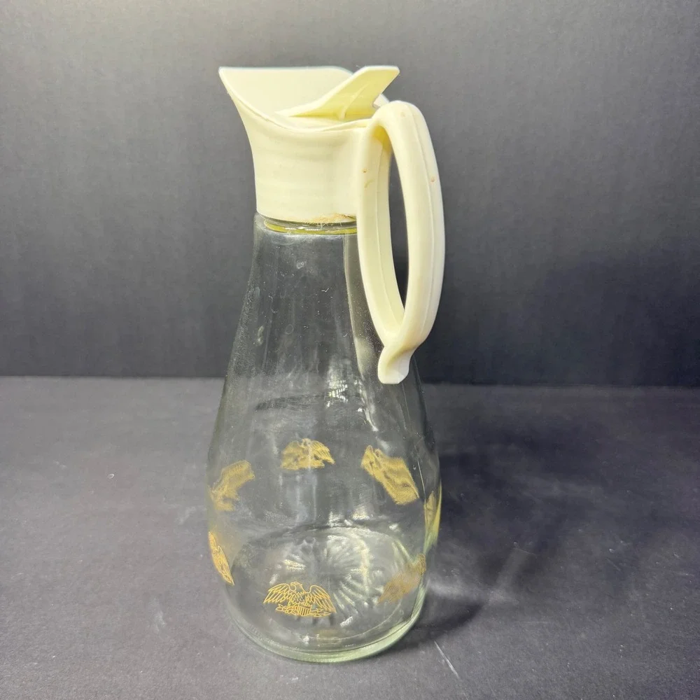 Vintage Log Cabin Glass Syrup Pitcher‎ Gold Eagle Pattern Flip Top Lid 8.5 inch